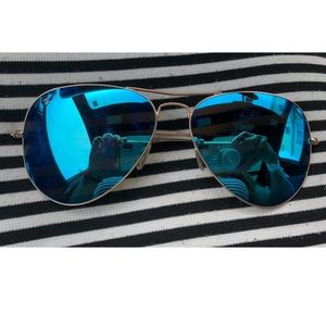 Woman’s Ray ban aviator sunglasses